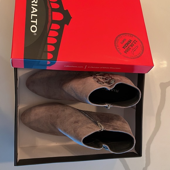 Rialto Gray suede boots - Picture 6 of 8